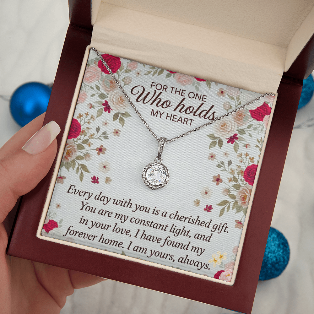 Elegant pendant necklace for mom and daughter
