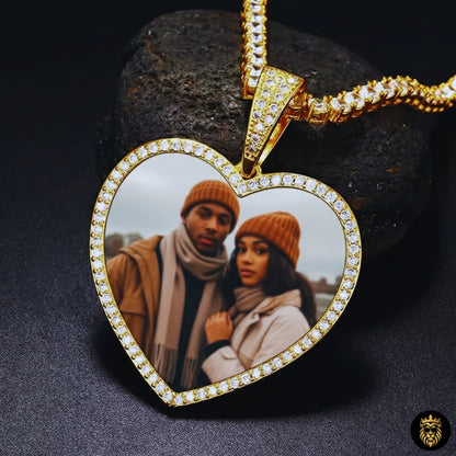 Luxury gold plated heart pendant necklace with cubic zirconia
