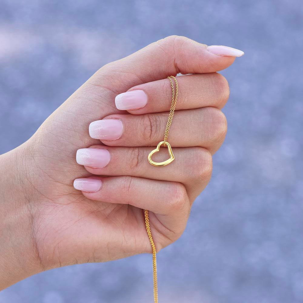 Luxury heart necklace with elegant chain for mom