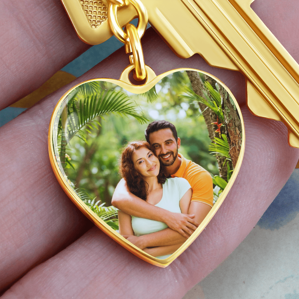 Stylish women’s heart keychain with chain attachment