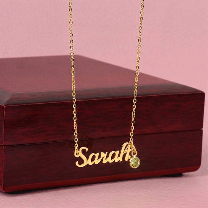 Personalized women’s pendant necklace with custom name
