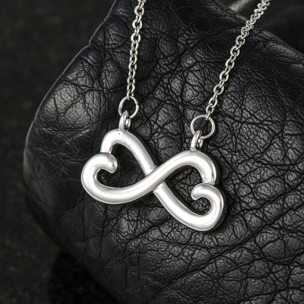 Fashionable gold necklace for women and mothers