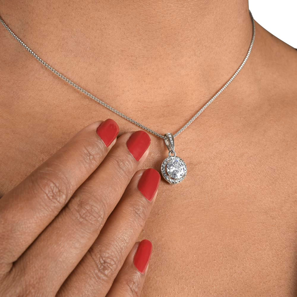 Timeless necklace gift idea for Mother’s Day